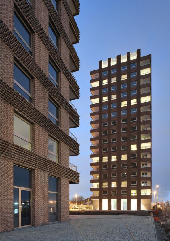 constructie cu fatada de caramida aparenta