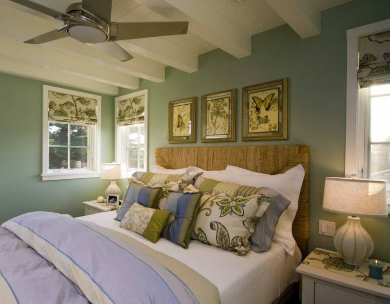 prea multe perne in dormitor